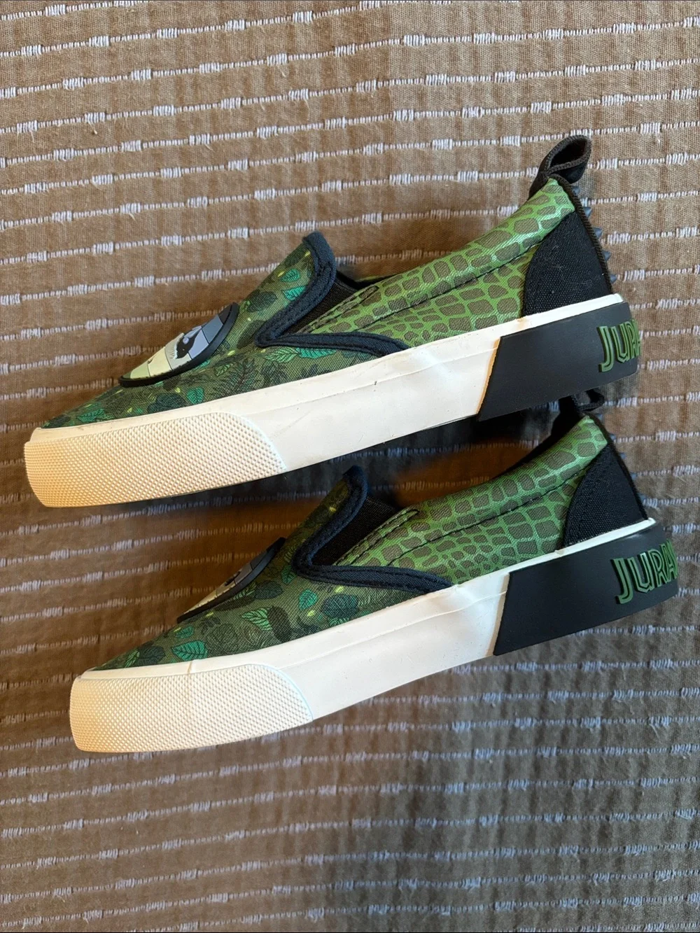 Ground Up Jurassic World Boys Dinosaur Slip On Sneakers Green Camo Size 13